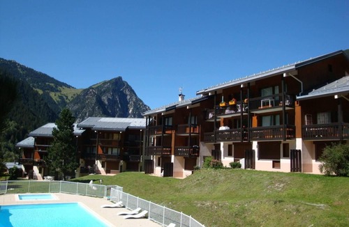 Pralognan-la-Vanoise Apartment | 2nd floor, swimming pool, balcony, tv, ski locker, 40m², Pralognan-la-Vanoise