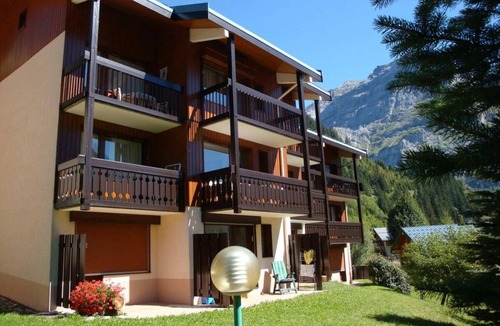 Pralognan-la-Vanoise Apartment | 2nd floor, swimming pool, balcony, tv, ski locker, 40m², Pralognan-la-Vanoise