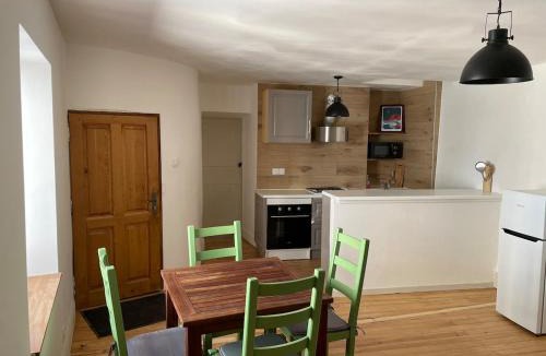 Aubenas Apartment | 3- Appartement climatisé, dans le centre historique d Aubenas