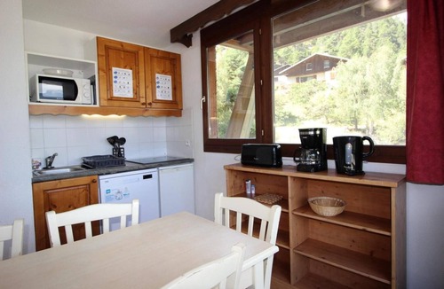 Villarodin-Bourget Apartment | 300m from resort center, 1st floor, parking, tv, ski locker, 42m², La Norma