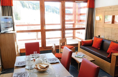 Arc-1600 Apartment | 300m from resort center, swimming pool, sauna, hammam, terrace, balcony, tv, ski locker, 58m²