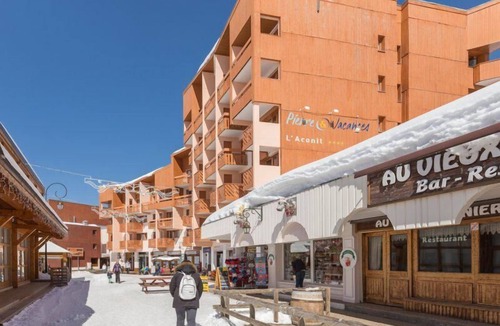 Les Bruyeres Apartment | 300m from shops, 2nd floor, view ski slopes, tv, 33m², Les Menuires