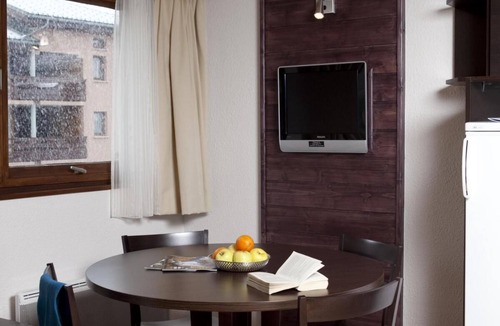 Lanslevillard Apartment | 300m from shops, sauna, hammam, parking, tv, ski locker, 35m², Val Cenis