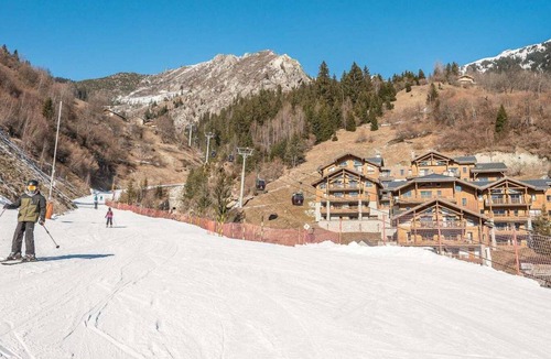 Champagny-en-Vanoise Apartment | 3rd floor, fitness, swimming pool, sauna, hammam, balcony, parking, tv, 55m², Champagny-en-Vanoise
