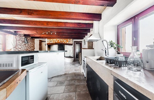 Carlucet House | 4 bedroom pet friendly home in Carlucet