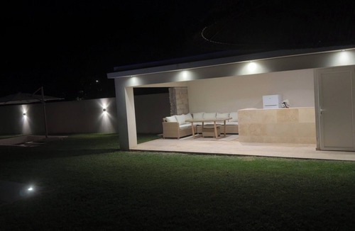 Bedarrides Villa | 4-bedroom villa, swimming pool, games room and cinema