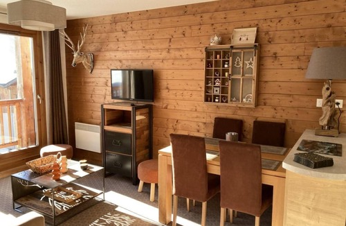 Pralognan-la-Vanoise Apartment | 4th floor, swimming pool, sauna, hammam, balcony, parking, tv, ski locker, 32m²