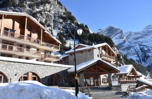 Pralognan-la-Vanoise Apartment | 4th floor, swimming pool, sauna, hammam, balcony, parking, tv, ski locker, 32m²