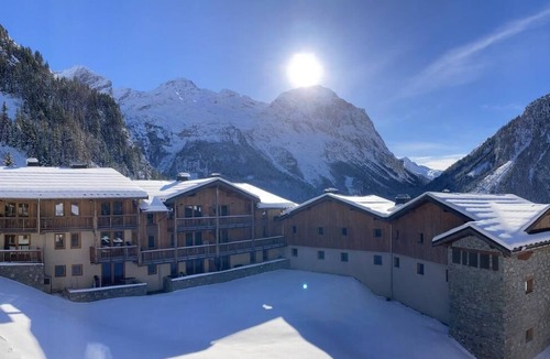 Pralognan-la-Vanoise Apartment | 4th floor, swimming pool, sauna, hammam, balcony, parking, tv, ski locker, 32m²