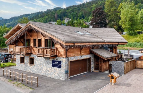 Morzine Ski Chalet | 5* LUXURY CHALET WITH SPA AND SAUNA