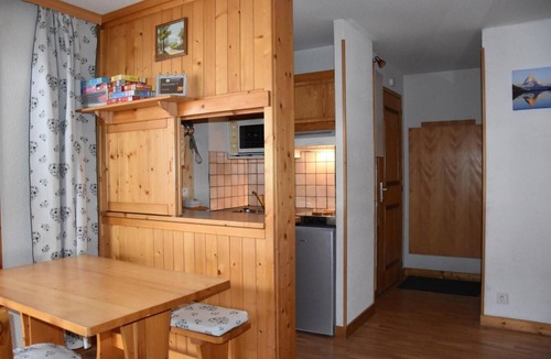 Pralognan-la-Vanoise Apartment | 50m from resort center, 4th floor, balcony, tv, ski locker, 28m², Pralognan-la-Vanoise