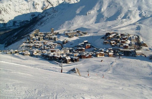 Le Lavachet Apartment | 50m from resort center, 2nd floor, balcony, fireplace or stove, tv, ski locker, 55m², Tignes