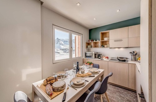 Tignes le Lac Apartment | 50m from shops, 5th floor, view lake, tv, ski locker, 35m², Tignes