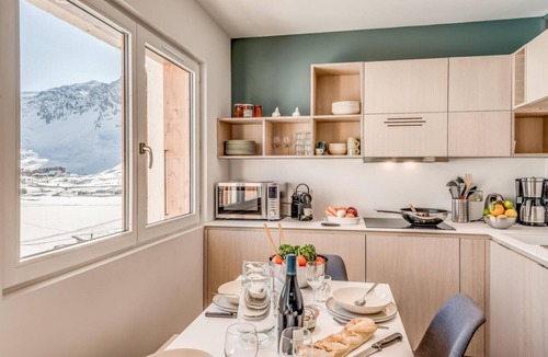 Tignes le Lac Apartment | 50m from shops, 5th floor, view lake, tv, ski locker, 35m², Tignes