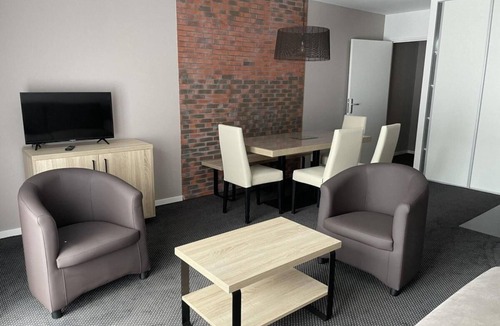 Eaux-Bonnes Apartment | 80m from resort center, Ground floor, view ski slopes, swimming pool, balcony, tv, ski locker, 52m²