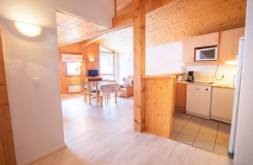 Villarodin-Bourget Apartment | 80m from resort center, 1st floor, balcony, parking, tv, ski locker, 46m², La Norma