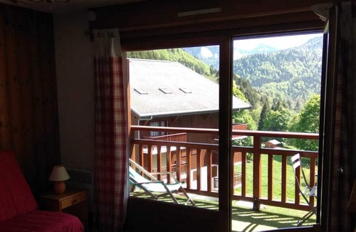 Hirmentaz Apartment | A cozy studio for 4 people in Bellevaux Hirmentaz, at an elevation of 1,100 meters in the Alpes du Léman.