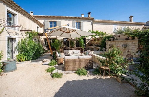 Molleges House | A little Provençal gem in the heart of a village with a cooling pool