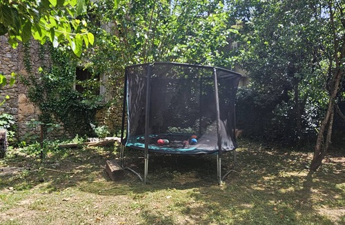 Saint-Jean-de-Bueges Apartment | Air-conditioned cottage Les Muriers De Rose