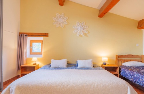 Laurac-en-Vivarais Bed & Breakfast | Akoya Guest Room with Shared Terrace & Garden, Wi-Fi
