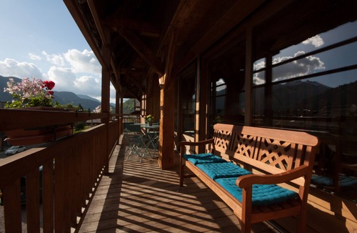 Montriond Ski Chalet | Alpine Chalet with Hot tub and Sauna sleeps up to 14, all en suite
