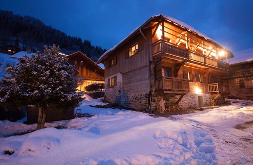 Montriond Ski Chalet | Alpine Chalet with Hot tub and Sauna sleeps up to 14, all en suite