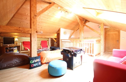 Montriond Ski Chalet | Alpine Chalet with Hot tub and Sauna sleeps up to 14, all en suite