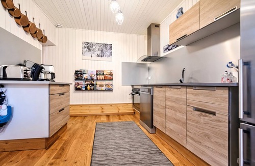Thoiry House | Alpine family home - 8 people- Walled garden - Mountain view - Massif des Bauges