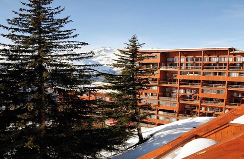 Arc-1600 Apartment | Alpine Retreat w/Balcony