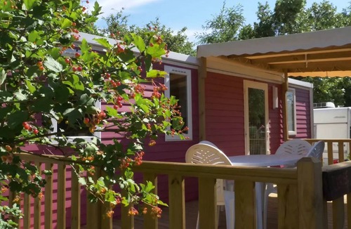 Cormoranche-sur-Saone House | Amazone 4 person tent