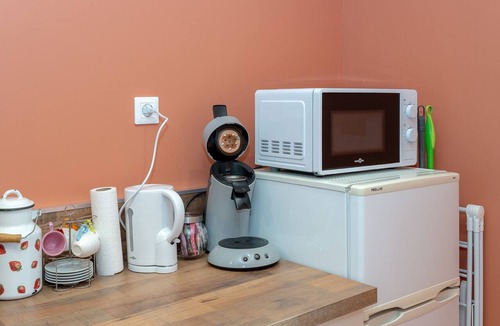 Les Abrets en Dauphine Apartment | Apartment 'La Maison Du Tisserand Pa' with Wi-Fi and Air Conditioning