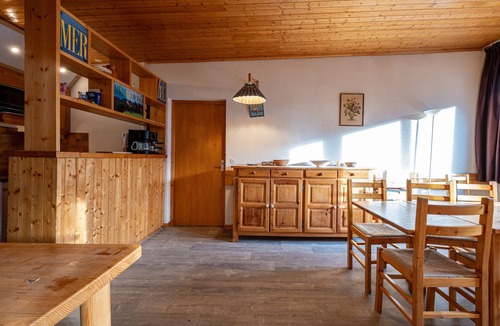 Meribel Apartment | Apartment 26 – 9 Guests with Mountain View and Balcony