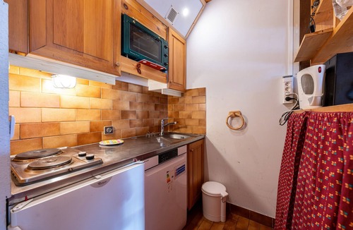 Meribel Apartment | Apartment 26 – 9 Guests with Mountain View and Balcony