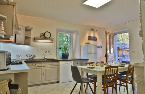 Montriond Apartment | Apartment 5/6 pers 70 m² Ground floor of chalet Chez Marie, terrace. 100 m ski bus.