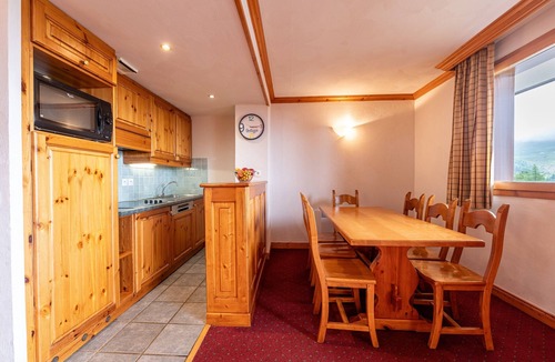 Plagne Centre Apartment | Apartment "Résidence Aspen" in the Alps with Mountain View, Ski-in/Ski-out, Garage, Pool