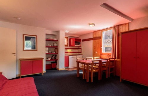 Plagne 1800 Apartment | Apartment with balcony, 1 bedroom and parking in La Plagne