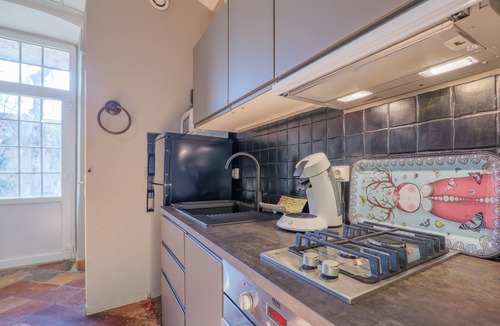 Vallon-Pont-d'Arc House | Apartment 'Gîte Yves' with Mountain View, Private Pool and Wi-Fi
