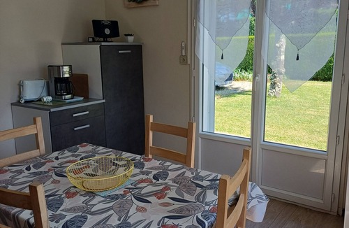 Lacapelle-Viescamp Apartment | APARTMENT IN HOUSE