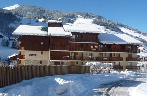 Areches Apartment | Apartment in the village center - 6 guests