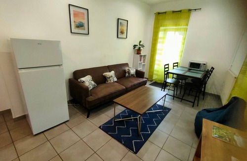 Moissac Apartment | Apartment “La Coquille” with Private Terrace and Wi-Fi