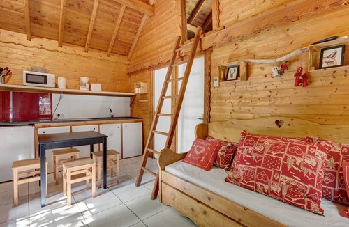 Vaulnaveys-le-Bas Apartment | Apartment 'Lavande' with Mountain View, Wi-Fi and Air Conditioning