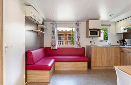 Vaulnaveys-le-Bas RV Rental | Apartment 'Lodge 87 No.47' with Mountain View, Wi-Fi and Air Conditioning