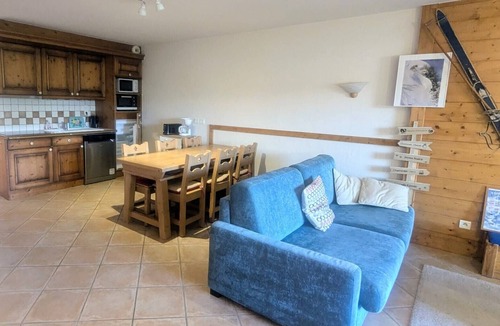 Les Esserts Apartment | Apartment 'Morrillon 1100 Ski-in/Ski-out' with Mountain View, Balcony and Wi-Fi