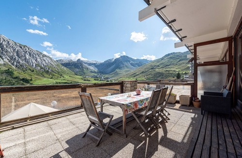Tignes Apartment | Apartment 'Shamrock 2B' with Mountain View, Balcony and Wi-Fi