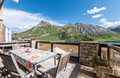 Tignes Apartment | Apartment 'Shamrock 2B' with Mountain View, Balcony and Wi-Fi