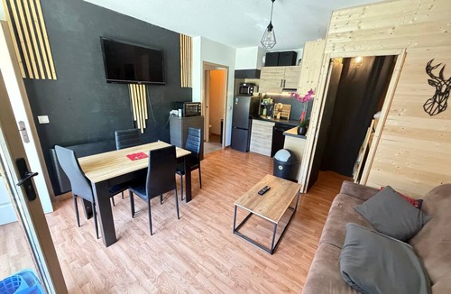 Orelle Apartment | Apartment 'Spa Fleures D'Orelle' with Mountain View, Private Terrace and Wi-Fi