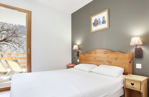 Vaujany Apartment | Apartment with dishwasher in auntic Vaujany