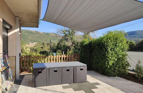 Privas Apartment | Apartment with private terrace, in the country and in the city at the same time.