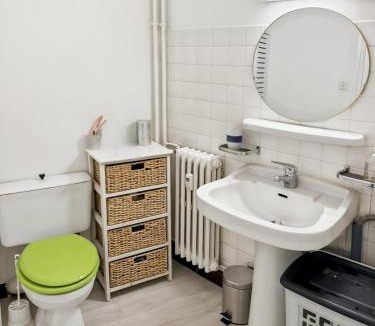 Arpajon-sur-Cere Apartment | App chaleureux & Parking gratuit- 4 pers -Aurillac