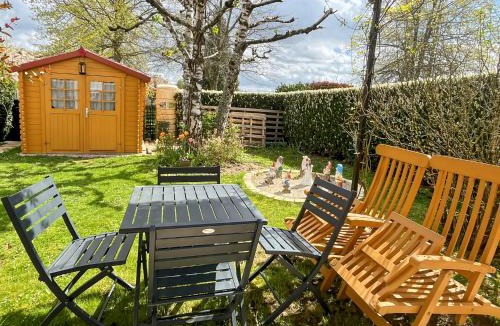 Aurillac Apartment | Appart rénové - jardin privé & terrasse - Aurillac